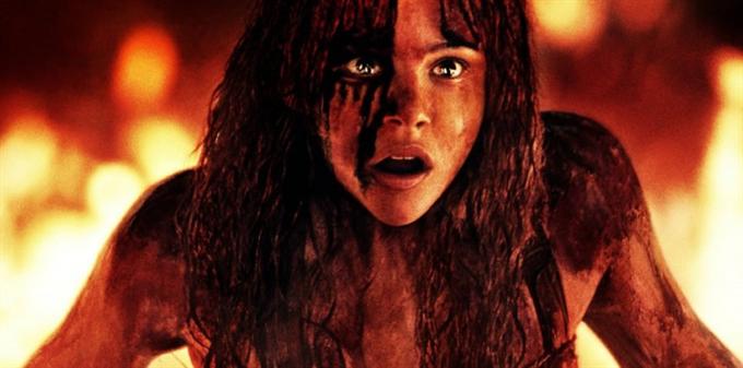 Carrie: Julianne Moore shines, but remake lacks bully punch of original